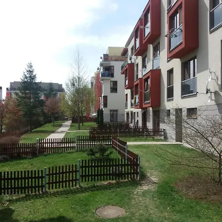 Apartmán Se Zahrádkou V Krásné čtvrti Berouna *