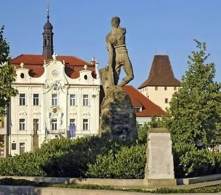 Apartmán Se Zahrádkou V Krásné čtvrti Berouna *