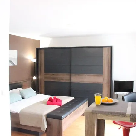 Apartmán Se Zahrádkou V Krásné čtvrti Berouna Apartamento