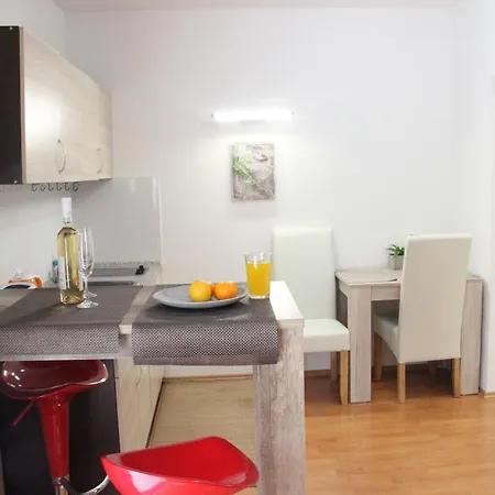 Apartamento Apartmán Se Zahrádkou V Krásné čtvrti Berouna